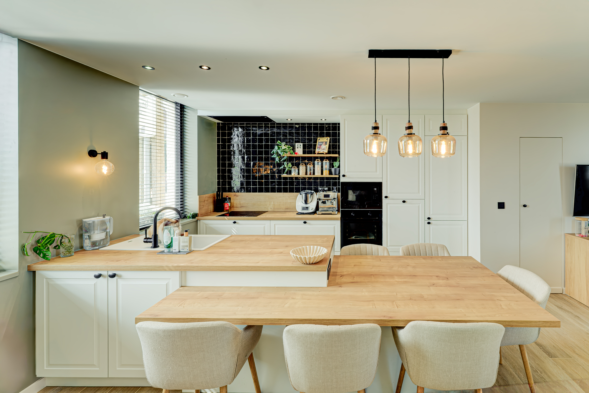Keukens | Keukens en maatwerk interieur | Euro Shop Roeselare