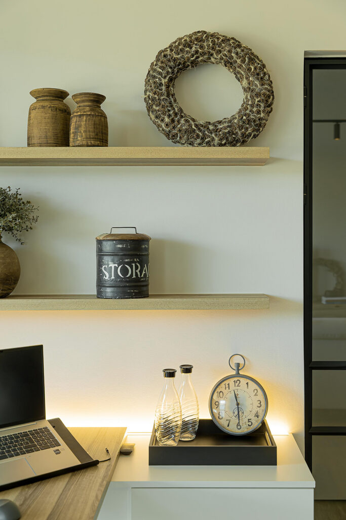 Interieur Project Ieper (hal, tv en bureau) | Keukens en maatwerk interieur | Euro Shop Roeselare