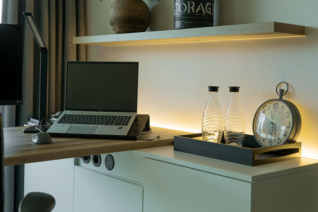 Interieur Project Ieper (hal, tv en bureau) | Keukens en maatwerk interieur | Euro Shop Roeselare