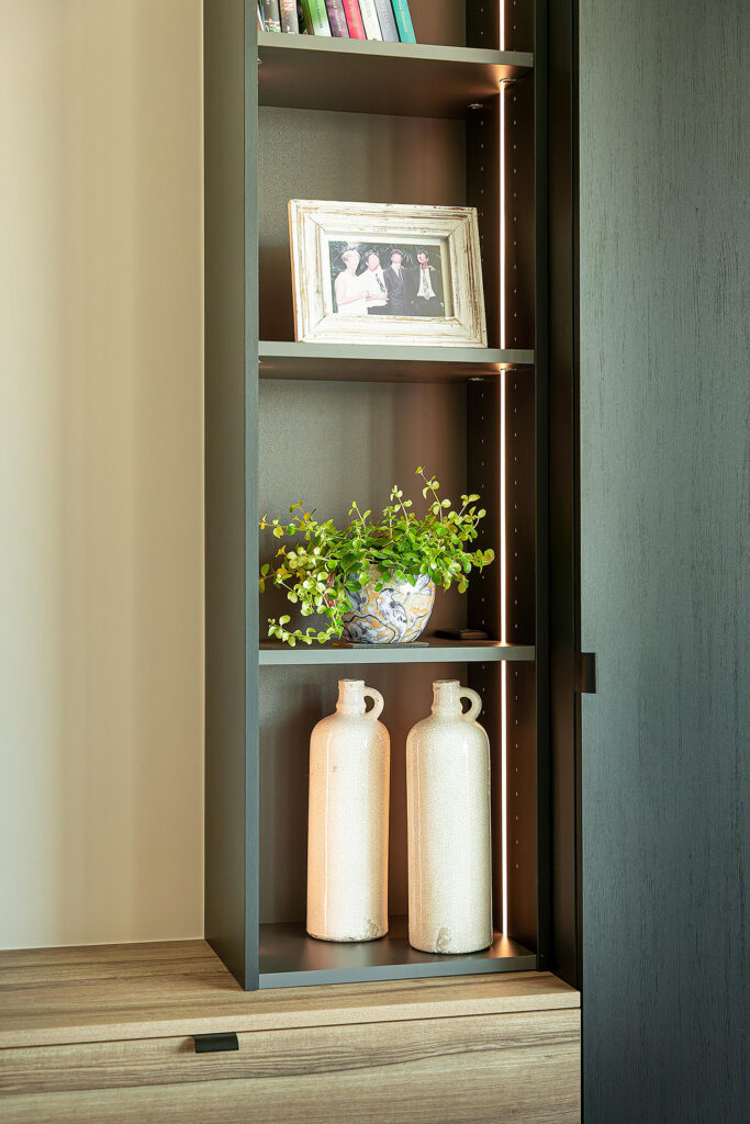 Interieur Project Ieper (hal, tv en bureau) | Keukens en maatwerk interieur | Euro Shop Roeselare