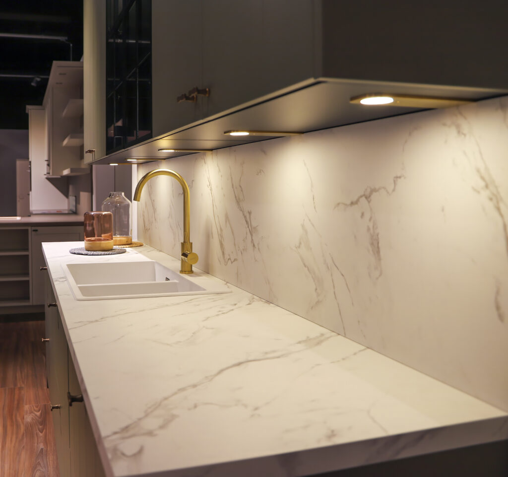 Toonzaal | Keukens en maatwerk interieur | Euro Shop Roeselare