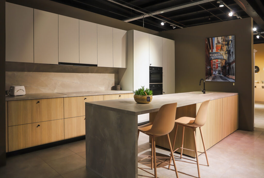 Toonzaal | Keukens en maatwerk interieur | Euro Shop Roeselare